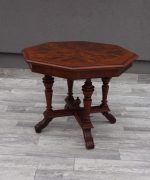 Stôl   renesančný   osemhranný    z   19  .  storočia