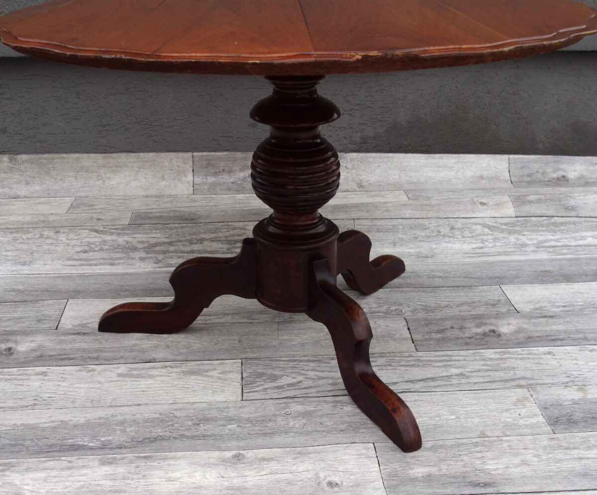 Stolík   s   tromi  nožičkami – Obrázok 5