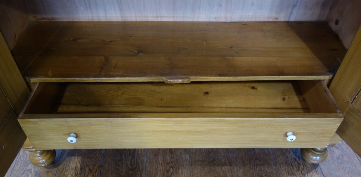 Skriňa   starožitná   bielizňová   " Biedermeier "  (  11  ) – Obrázok 5