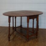 Stôl    anglický    dubový   (  37  )