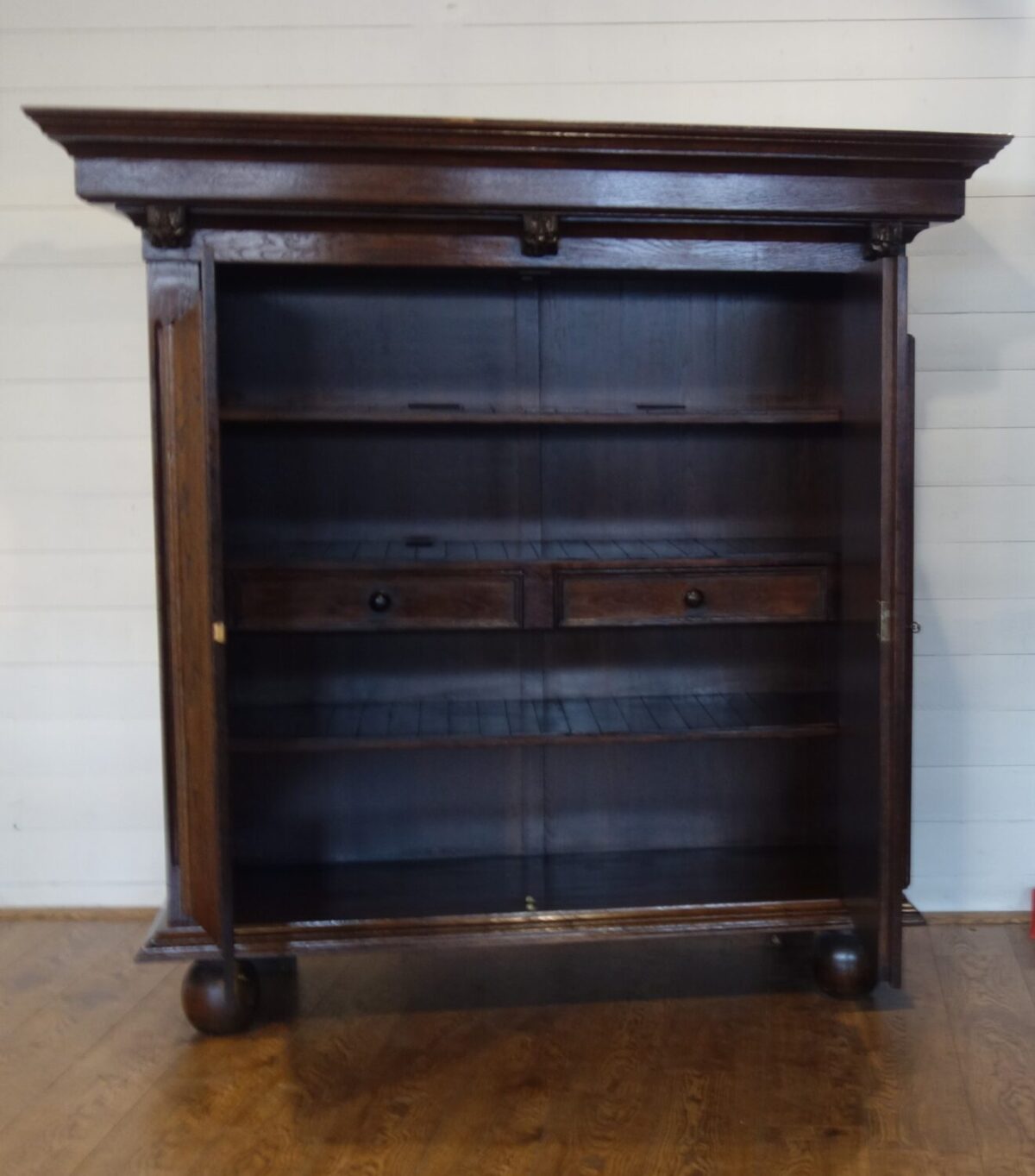 Skriňa   starožitná  masívna  (  91  ) – Obrázok 2