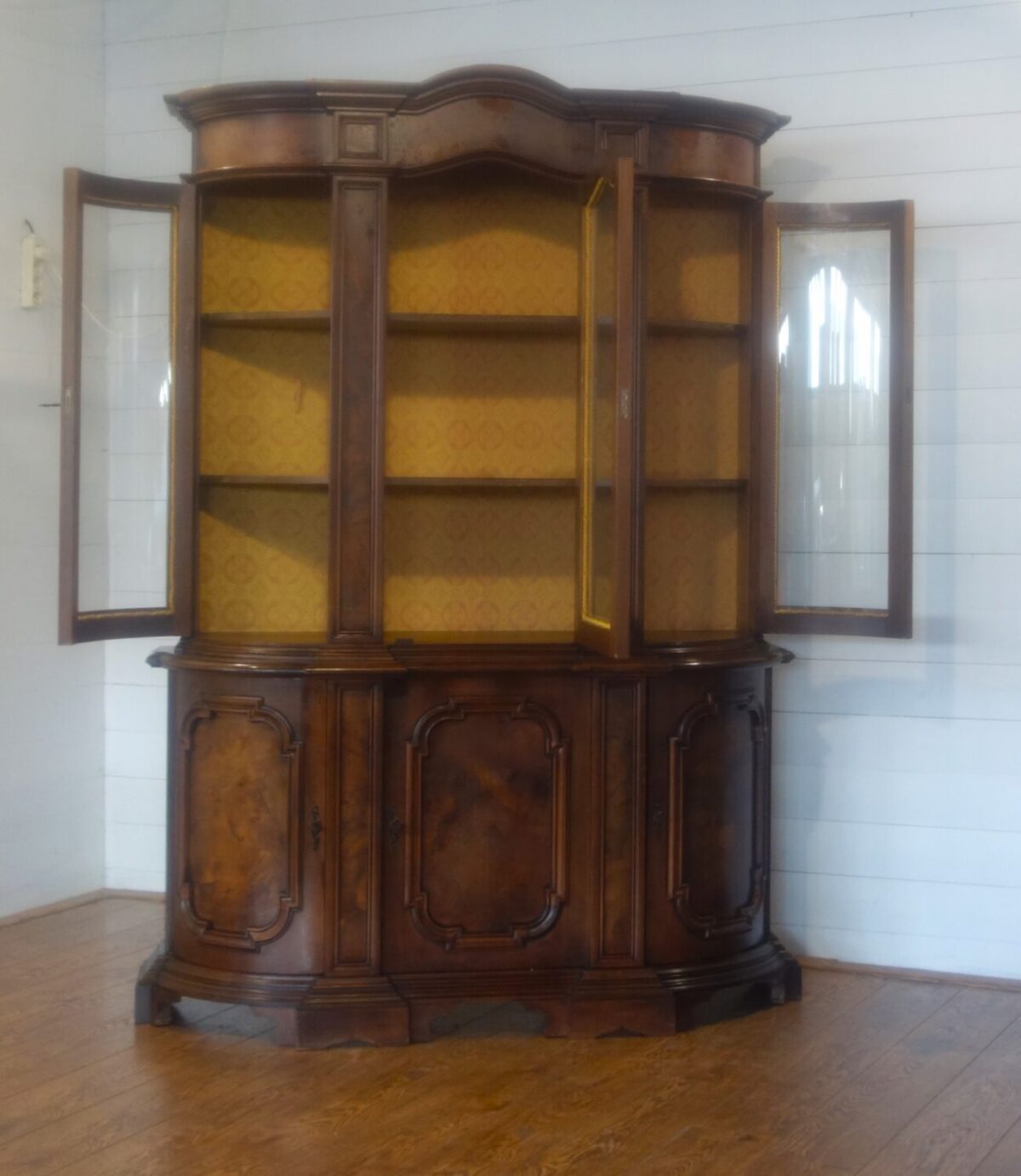 Vitrína   starožitná  (  102  ) – Obrázok 4