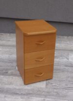 Stolík   nočný   s   3   šuplíkmi