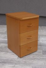 Stolík   nočný   s   3   šuplíkmi – Obrázok 5