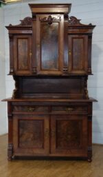 Skriňa   bufetová    z   éry    Wilhelminovcov   1880   orech  (  136  )