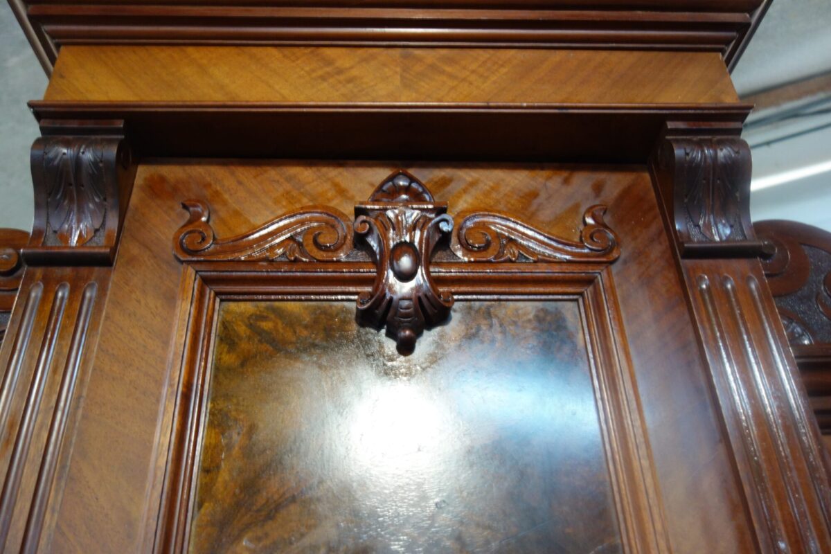 Skriňa   bufetová    z   éry    Wilhelminovcov   1880   orech  (  136  ) – Obrázok 11