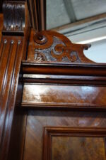 Skriňa   bufetová    z   éry    Wilhelminovcov   1880   orech  (  136  ) – Obrázok 12