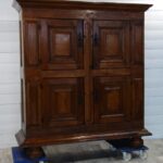 Skriňa   masívna   starožitná  (  152  )