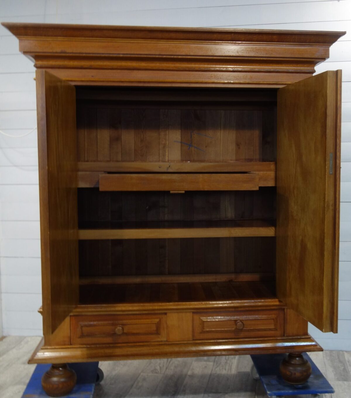 Skriňa    starožitná   (  155  ) – Obrázok 4