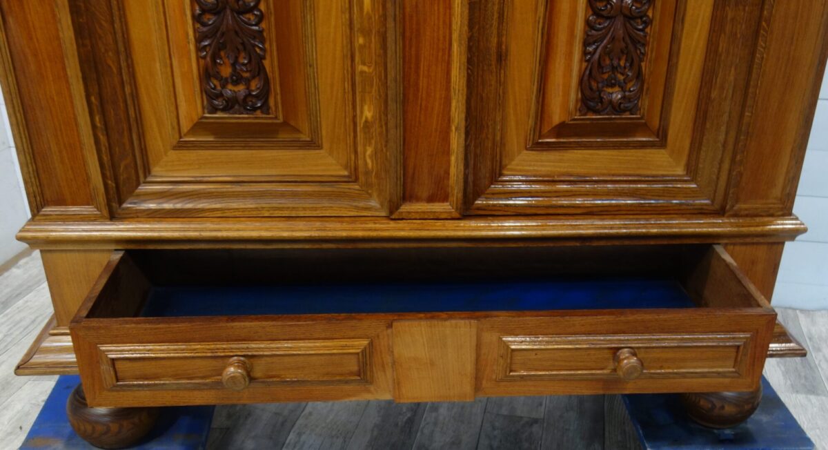 Skriňa    starožitná   (  155  ) – Obrázok 7