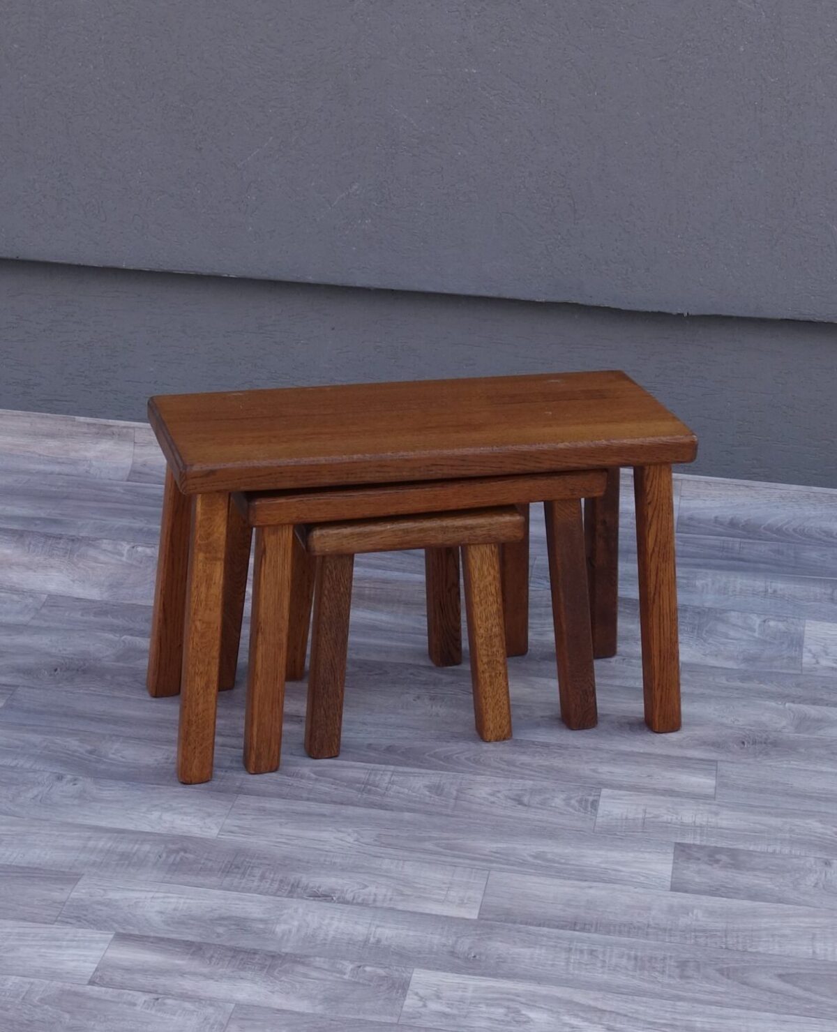 Set   3   masívnych   stolíkov – Obrázok 2