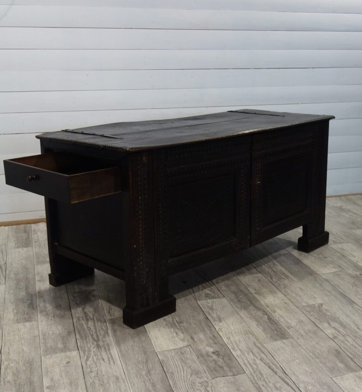 Truhlica   masívna   z   roku    cca   1800  (  230  ) – Obrázok 3