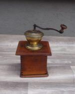 Mlynček   ručný   na   kávu   -   starožitný – Obrázok 4