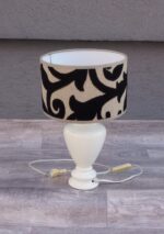 Biela   porcelánová    lampa   Vintage