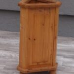 Kvetináč    vysoký    drevený