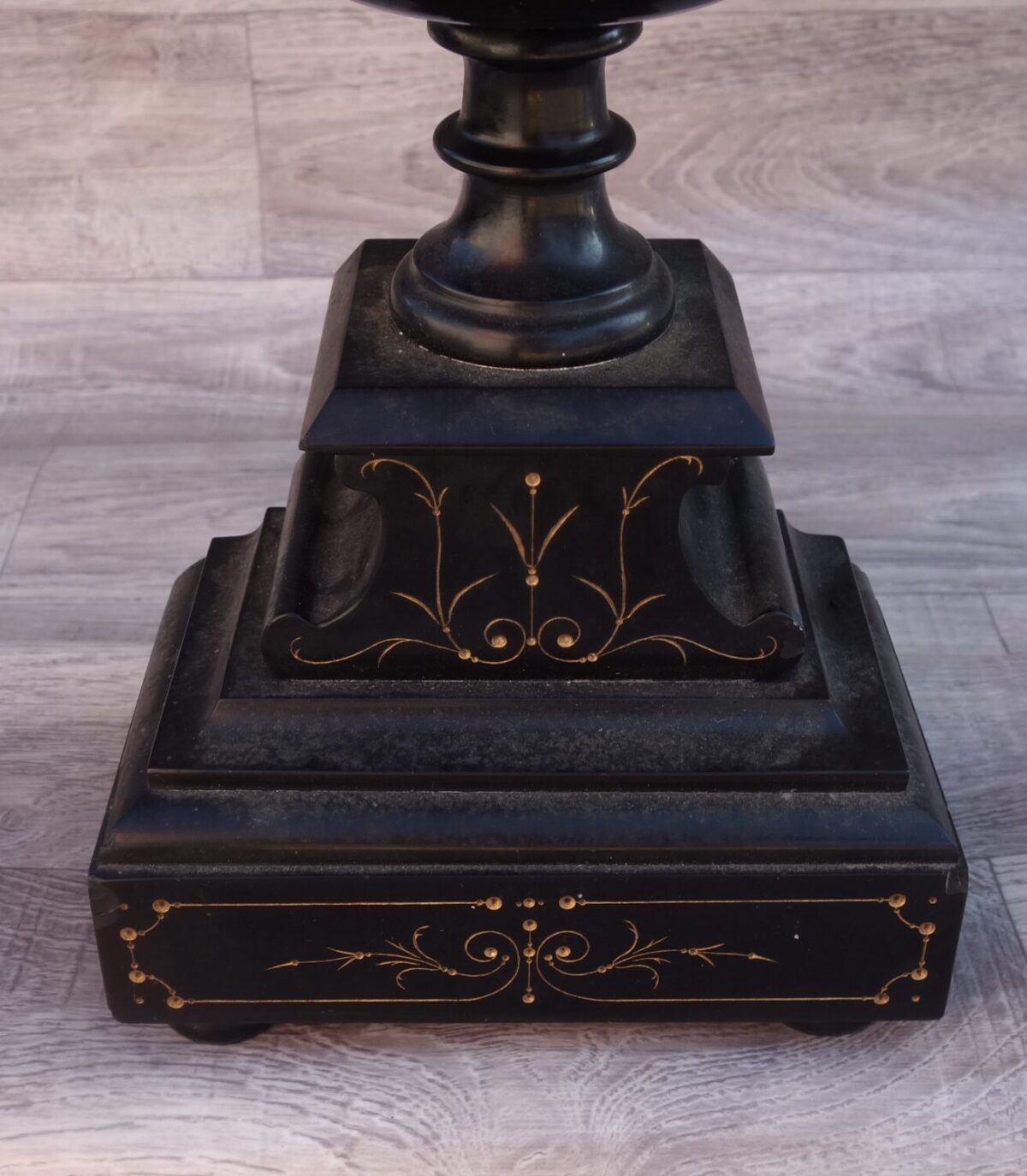 Svietnik   starožitný   z   čierneho   mramoru – Obrázok 2