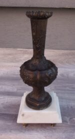 Svietnik   antický   na  mramorovej  základni – Obrázok 3