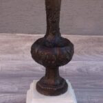 Svietnik   antický   na  mramorovej  základni