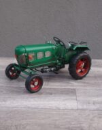 Retro   model   –   traktor   zelený