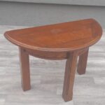 Stolík   polkruhový