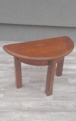 Stolík   polkruhový