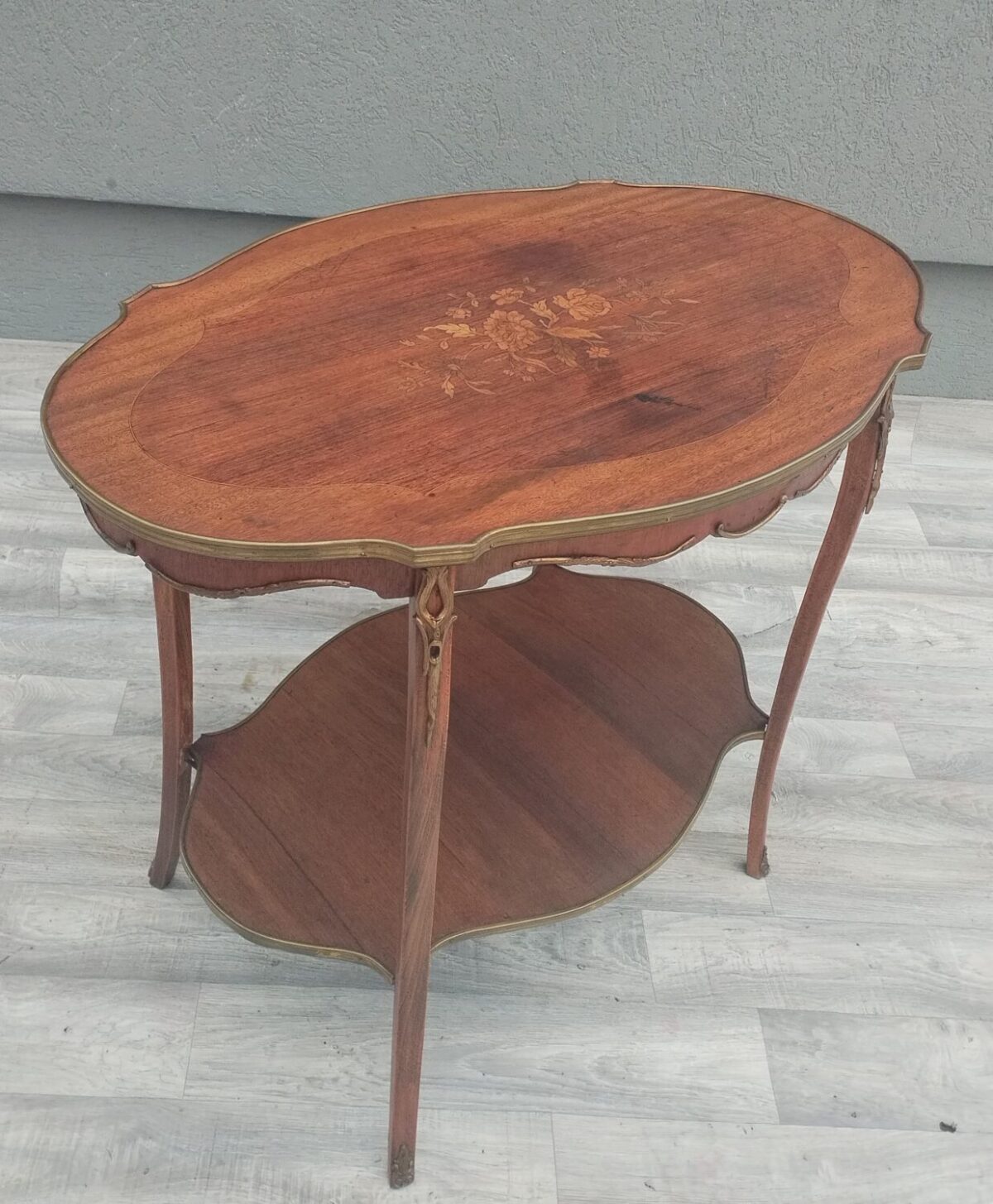 Stolík   príručný    v   štýle    Ľudovíta   XV – Obrázok 4