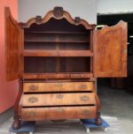 Skriňa    rokoková    orechová    cca    z    roku  1750 – Obrázok 5