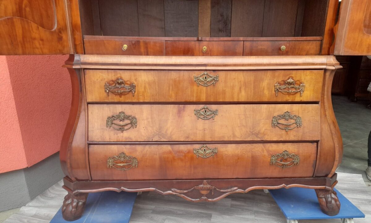 Skriňa    rokoková    orechová    cca    z    roku  1750 – Obrázok 7