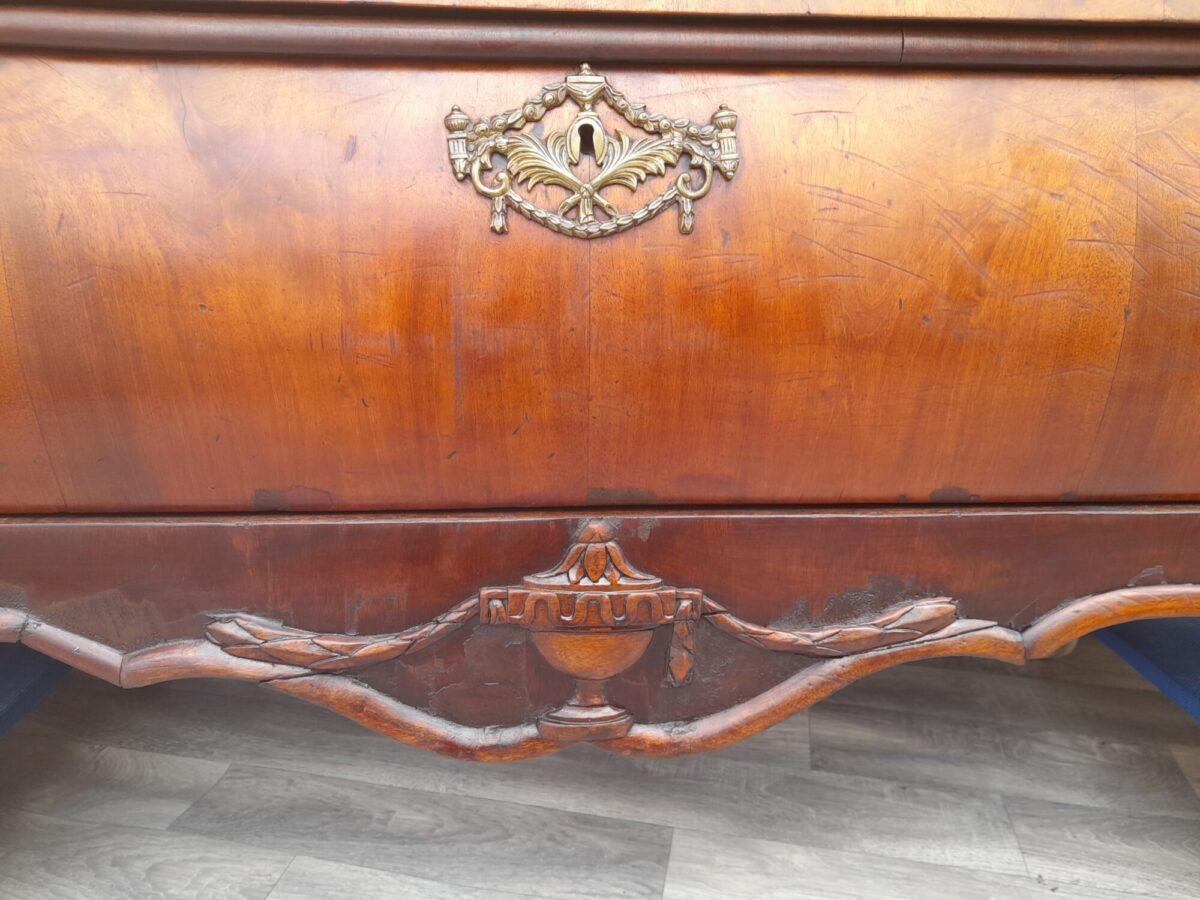 Skriňa    rokoková    orechová    cca    z    roku  1750 – Obrázok 8