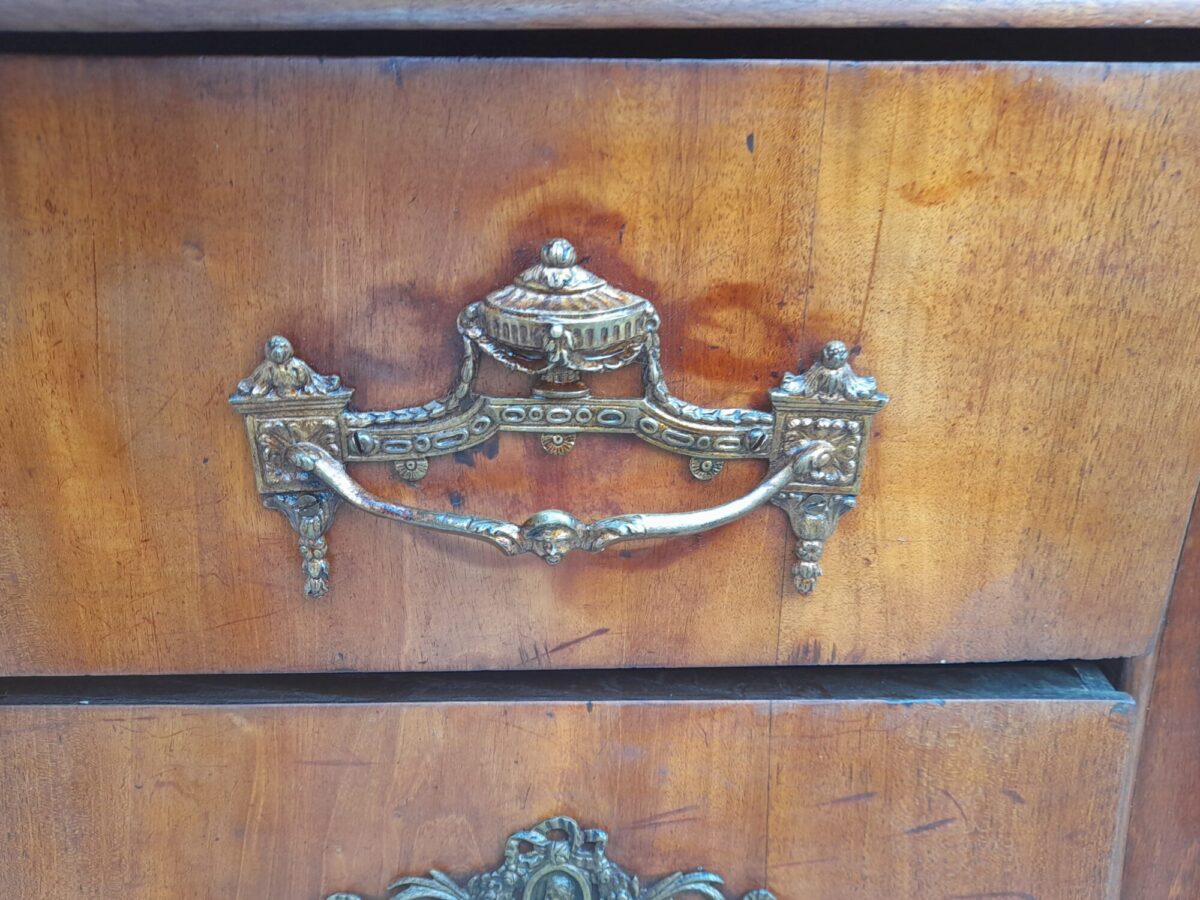 Skriňa    rokoková    orechová    cca    z    roku  1750 – Obrázok 14