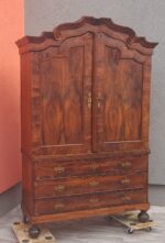 Skriňa   starožitná   z  18  .  storočia – Obrázok 2