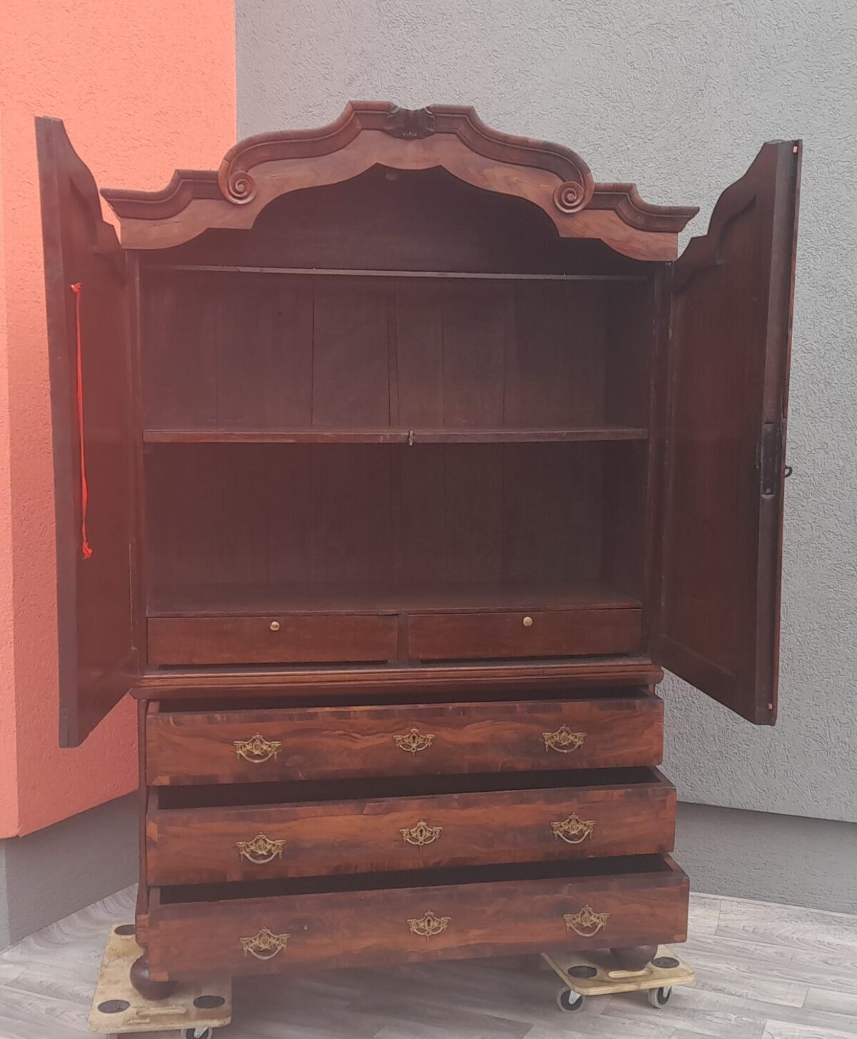 Skriňa   starožitná   z  18  .  storočia – Obrázok 8