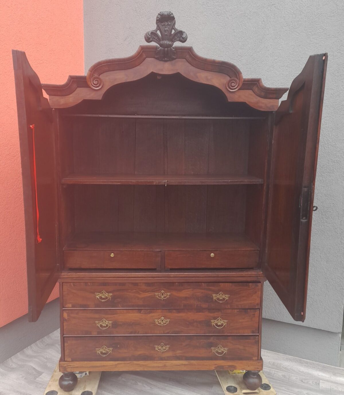 Skriňa   starožitná   z  18  .  storočia – Obrázok 5