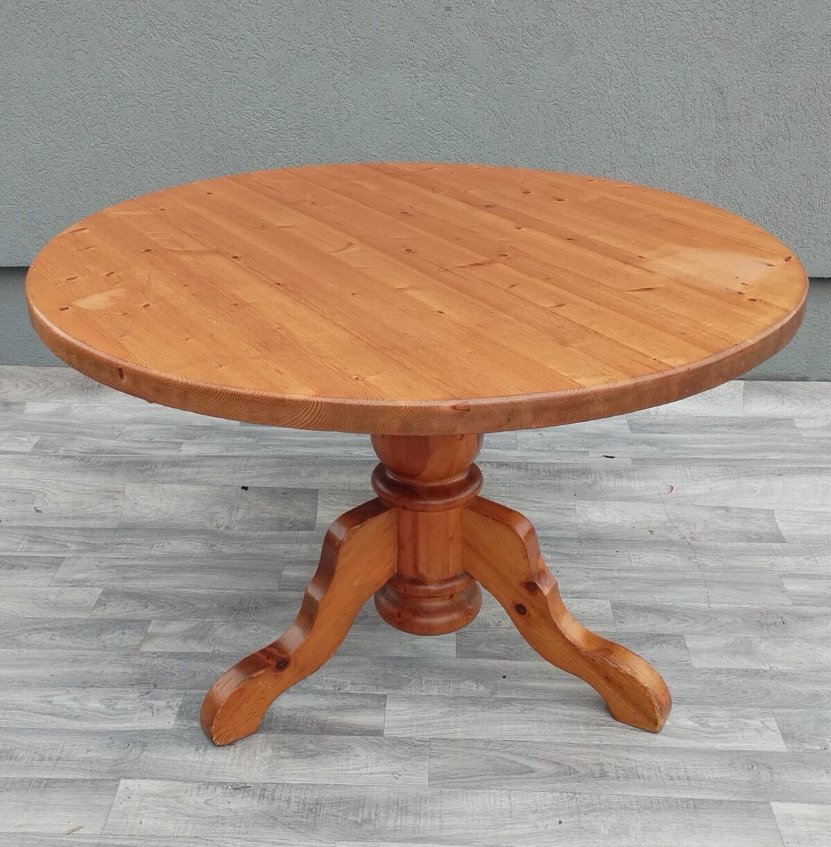 Stôl    okrúhly    smrekový – Obrázok 2