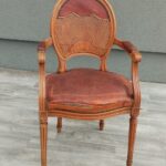 Kreslo   v    štýle    Louis   Seize