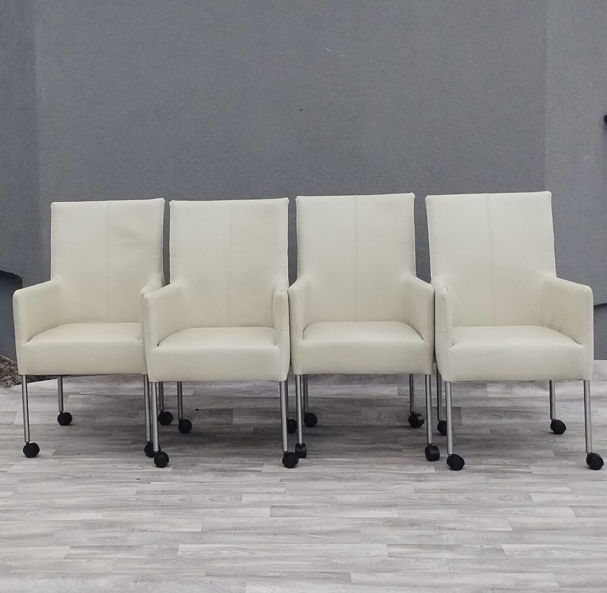 Set   bielych   kresiel   na   kolieskách  -  (  4  ks  ) – Obrázok 2