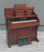 Organ   s   dubovým   puzdrom  Needham – Obrázok 6