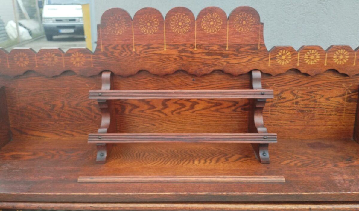 Organ   s   dubovým   puzdrom  Needham – Obrázok 10