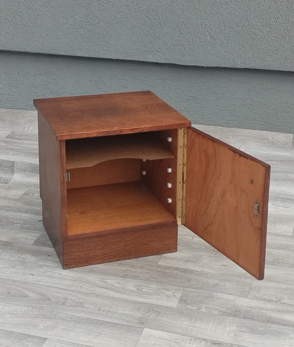 Stolík    nočný    vintage – Obrázok 3