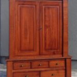 Skriňa   z    čerešňového   dreva