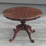 Stolík   vo   viktoriánskom   štýle