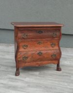 Komôdka   ”   BAROKO   ”   –    66   x   65   x   38   cm