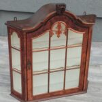 Vitrína    nástenná    -   73   x   69   x   20  cm