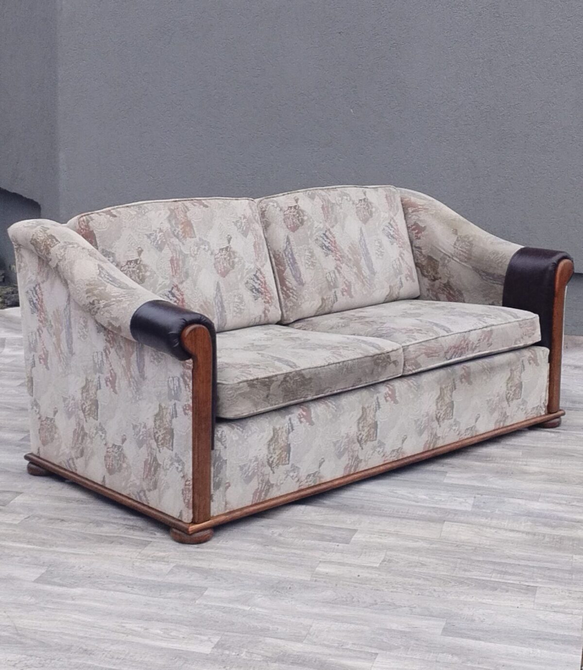 Dvojsedačka   s   dreveným   rámom – Obrázok 3