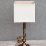 Lampa    nočná    s    hranatým    tienidlom