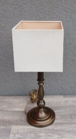 Lampa    nočná    s    hranatým    tienidlom – Obrázok 3