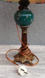 Lampa    starožitná    s    pruhovaným    tienidlom – Obrázok 5
