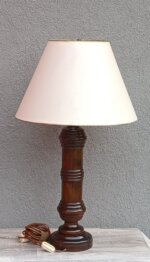 Lampa   s   masívnou   drevenou   nohou – Obrázok 3