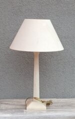 Lampa    stolná    s   alabastrovou   nohou