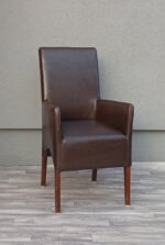 Kreslo    hnedé    čalúnené